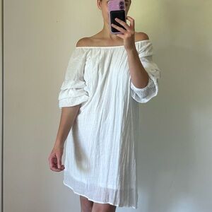 White Slouchy Ruffle Puff On or Off-Shoulder White Dress Women’s Medium